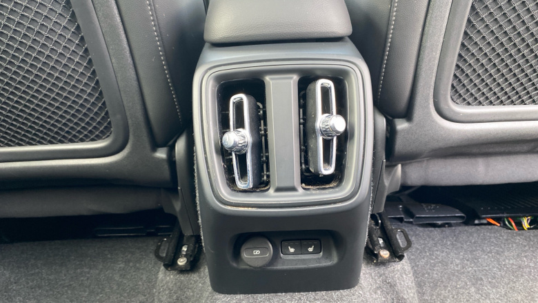 Volvo XC40 2.0 B4P Ultra Dark 5dr Auto Petrol Estate